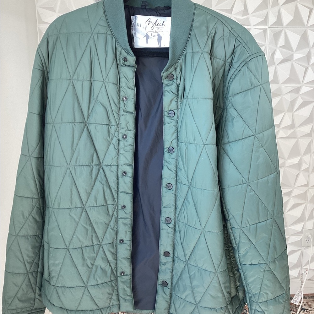 Men’s Aztech mountain green quilted jacket medium